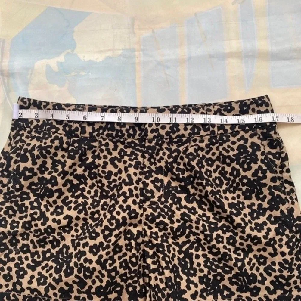 VTG Women’s Banana Republic Leopard Tan Stretch Black Print Ryan Fit Shorts